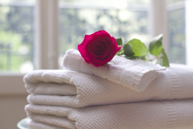 hotel-AUVARE-min_towel_rose_clean_care_salon_spa_white_bath-731641